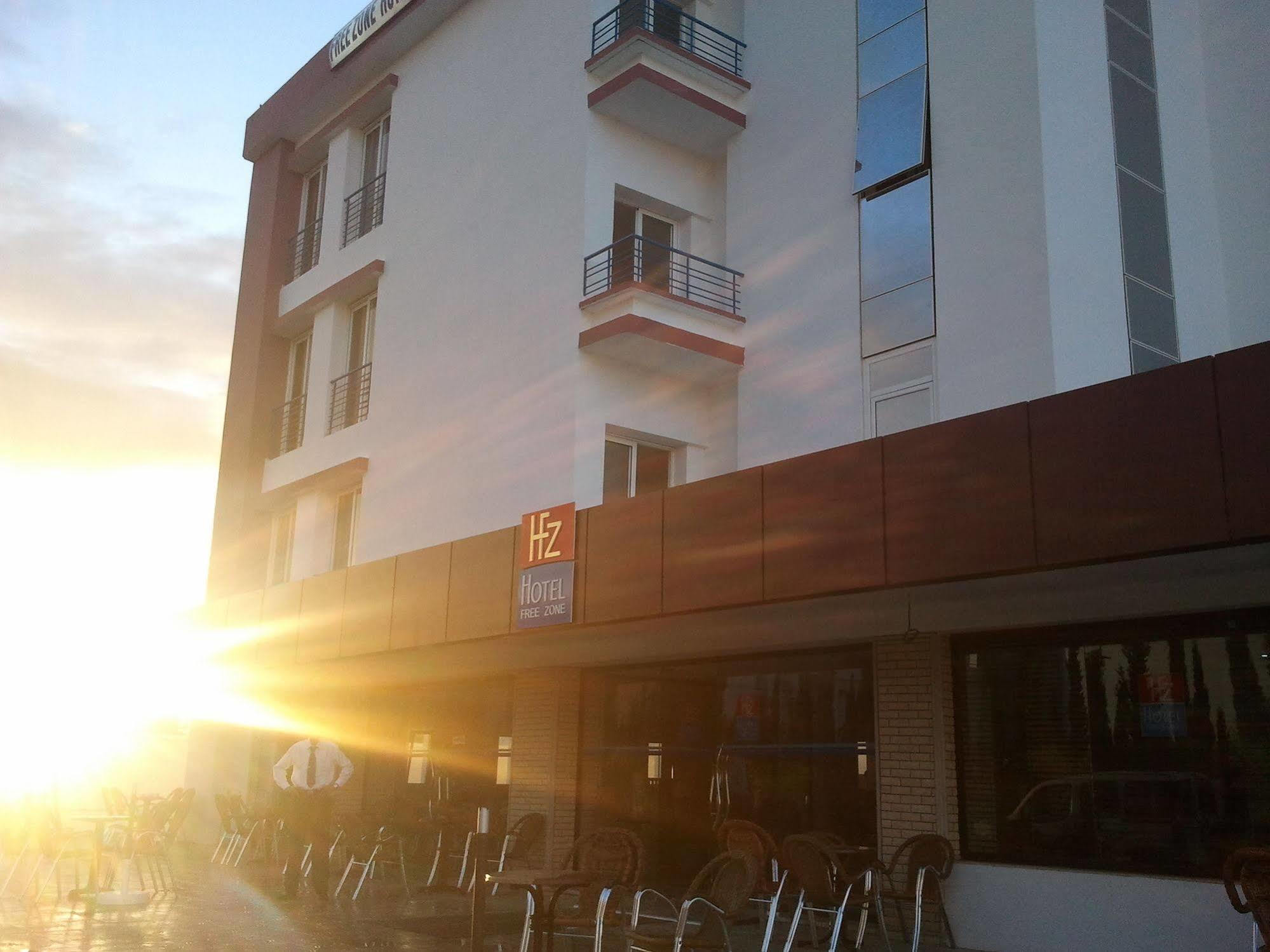 Free Zone Hotel Gzennaïa Екстериор снимка